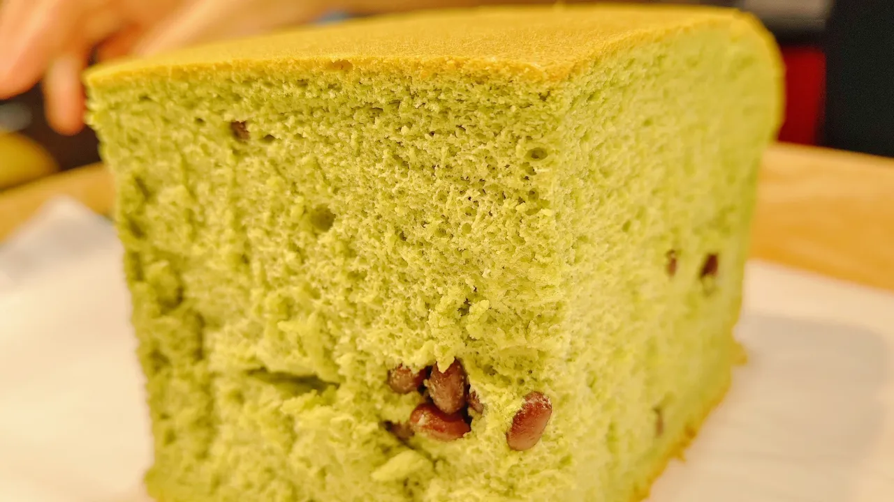 Freshly Baked Matcha Red Bean Sponge Cake & Yogurt Skin Dessert at Dongmen Sun Plaza Shenzhen