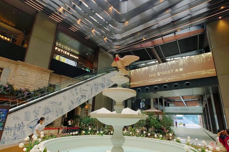 UpperHills Shenzhen Photo Spots: Best Floors, Shops, and Scenic Corners for Lifestyle Photography