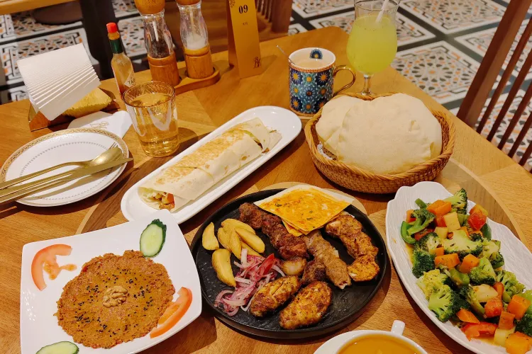 An Exotic Syrian Restaurant at Shenzhen Sea World: Authentic Flavors with Stunning Night Views