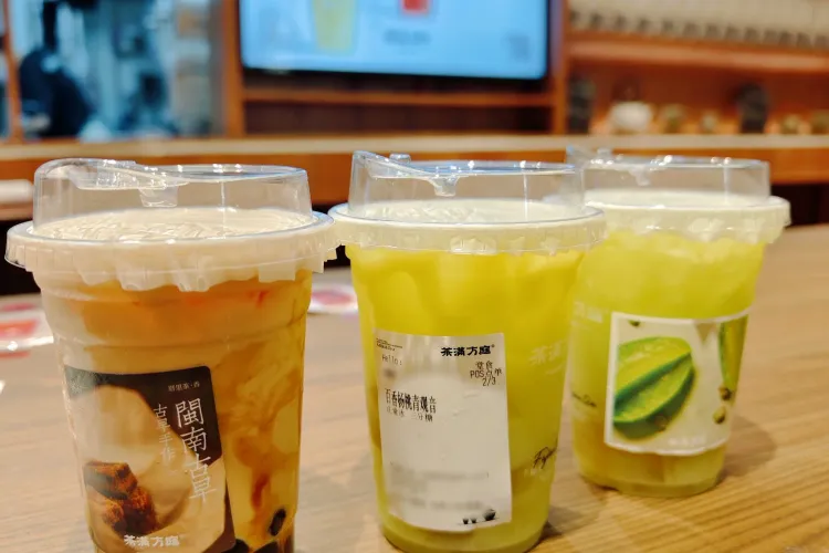 Fujian‑Style Tea Shop at One Avenue Shenzhen: Starfruit Green Tea & Brown Sugar Bobba
