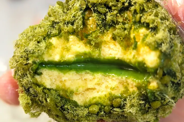 Bao Shifu Launches Matcha Floss Pastry at Shenzhen Luohu Dongmen Nantang Plaza