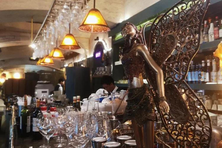 Yuhua Western Restaurant in Shenzhen: A Retro 90s Icon with Steak, Foie Gras, and Classic Cantonese‑Western Fusion
